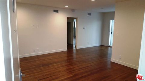 Photo of 1055 S Sherbourne Drive #1, Los Angeles, CA 90035 (MLS # 26826369)
