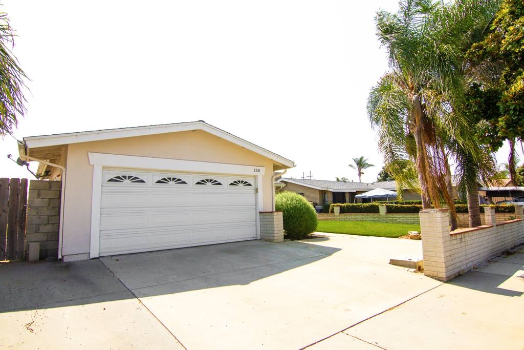 Great starter home in this quiet neighborhood in Oceanside with an open floor plan. Kitchen features granite counter tops and wood vinyl flooring throughout. Bedrooms are separated away from the main living area to insure privacy. Master Bedroom features an ensuite with a large walk in closet. Also includes a water softener system. The backyard is private and spacious. Hurry, this property will not last long! Equipment: Dryer,Garage Door Opener, Range/Oven, Washer Other Fees: 0 Sewer: Sewer Connected Topography: LL