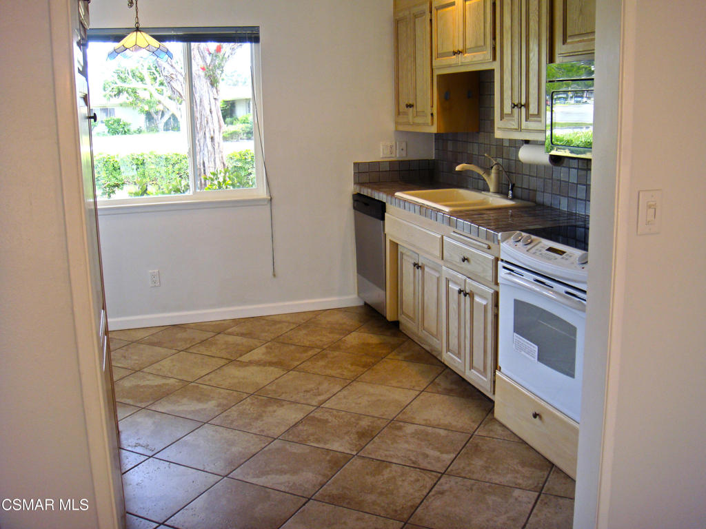 161 W Bay Boulevard