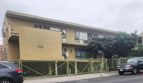 Photo of 920 S Westmoreland Avenue, Los Angeles, CA 90006 (MLS # IN26031056)