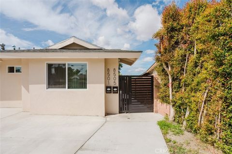 Photo of 8505 Cranford Avenue, Sun Valley, CA 91352 (MLS # GD26084916)