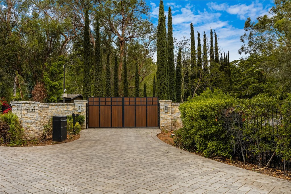 2122 Lower Lake Drive
