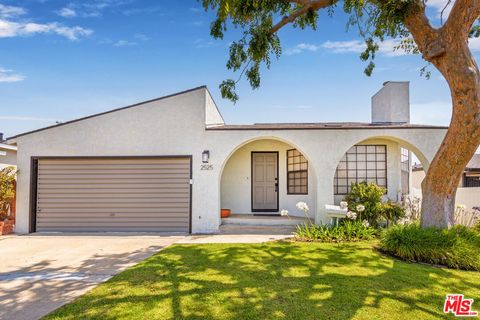 Photo of 2525 Grand Summit Road, Torrance, CA 90505 (MLS # 26832823)