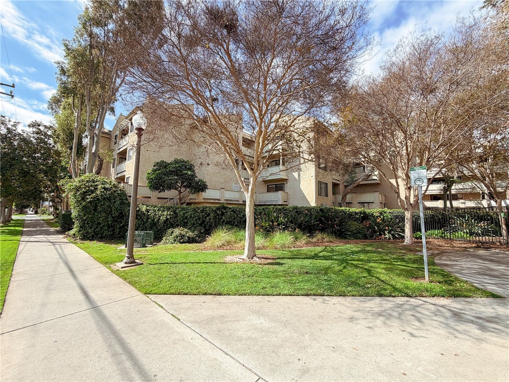 2343 E 17th Street 205