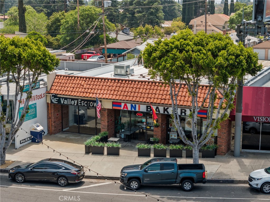Properties 1 17826 Chatsworth Street