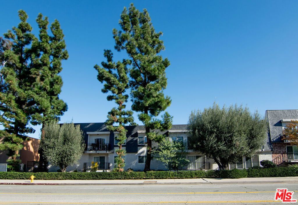 Photo of 5252 Coldwater Canyon Avenue #214, Sherman Oaks, CA 91401 (MLS # 25623655)