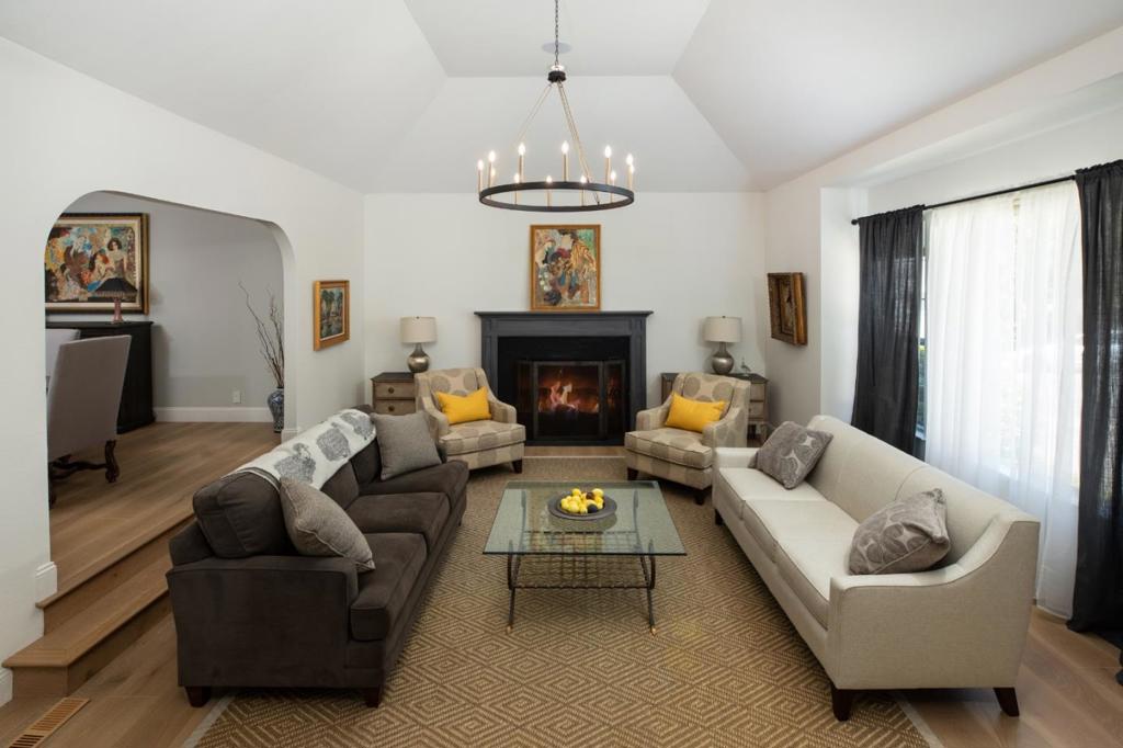 4 Woodleaf Avenue