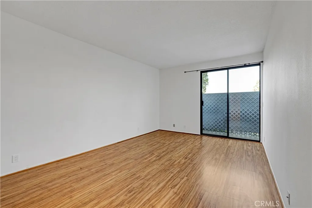 Sherman Oaks, California 91423, United States, 2 Bedrooms Bedrooms, ,2 BathroomsBathrooms,Residential,Active,93284