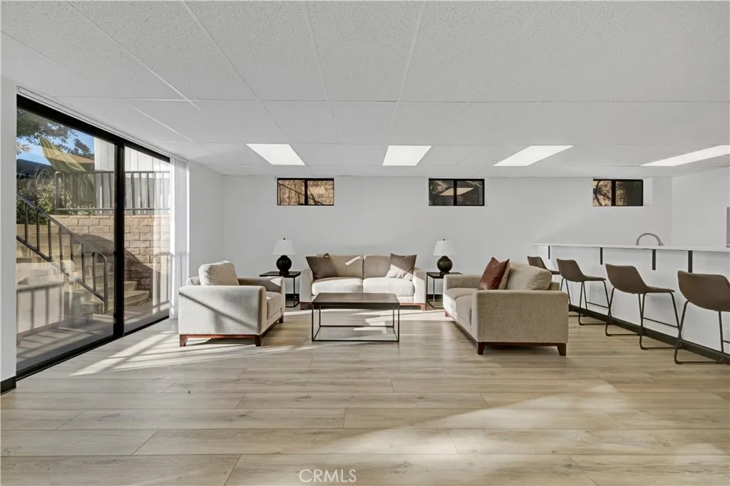 Sherman Oaks, California 91423, United States, 2 Bedrooms Bedrooms, ,2 BathroomsBathrooms,Residential,Active,93284