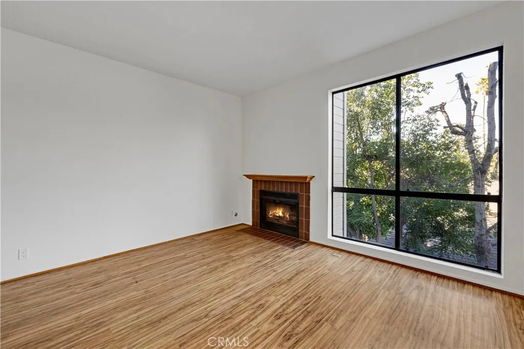 Sherman Oaks, California 91423, United States, 2 Bedrooms Bedrooms, ,2 BathroomsBathrooms,Residential,Active,93284