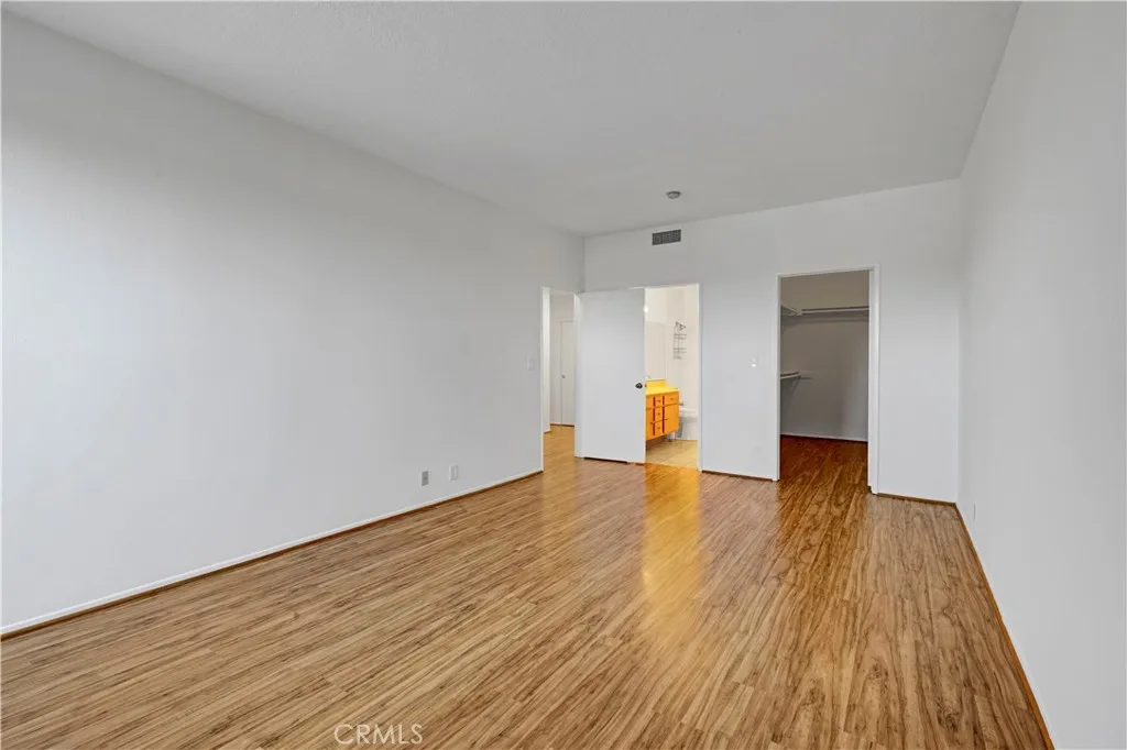 Sherman Oaks, California 91423, United States, 2 Bedrooms Bedrooms, ,2 BathroomsBathrooms,Residential,Active,93284