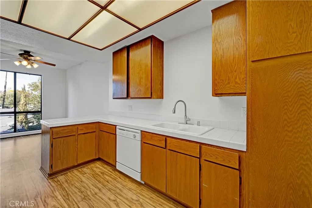 Sherman Oaks, California 91423, United States, 2 Bedrooms Bedrooms, ,2 BathroomsBathrooms,Residential,Active,93284