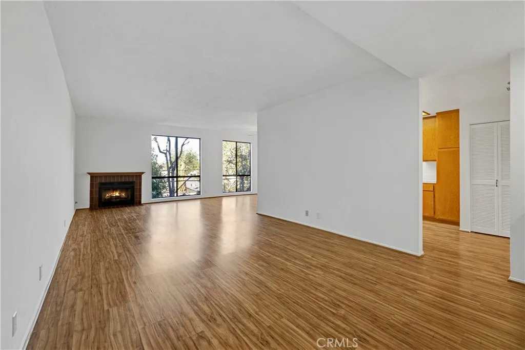 Sherman Oaks, California 91423, United States, 2 Bedrooms Bedrooms, ,2 BathroomsBathrooms,Residential,Active,93284