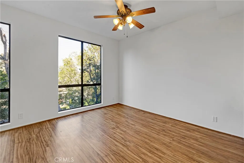 Sherman Oaks, California 91423, United States, 2 Bedrooms Bedrooms, ,2 BathroomsBathrooms,Residential,Active,93284