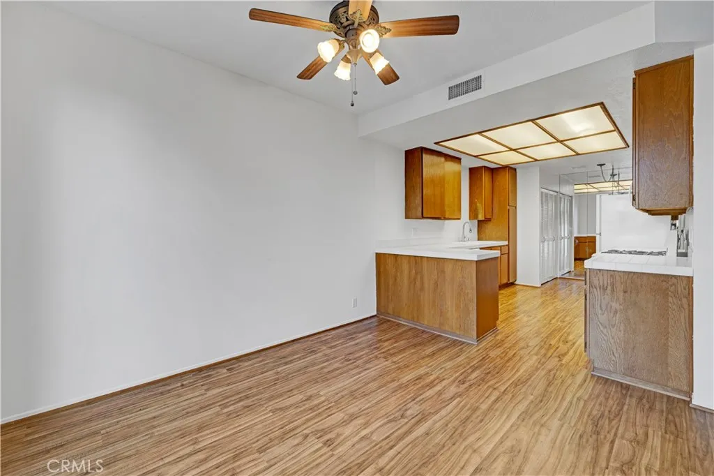 Sherman Oaks, California 91423, United States, 2 Bedrooms Bedrooms, ,2 BathroomsBathrooms,Residential,Active,93284