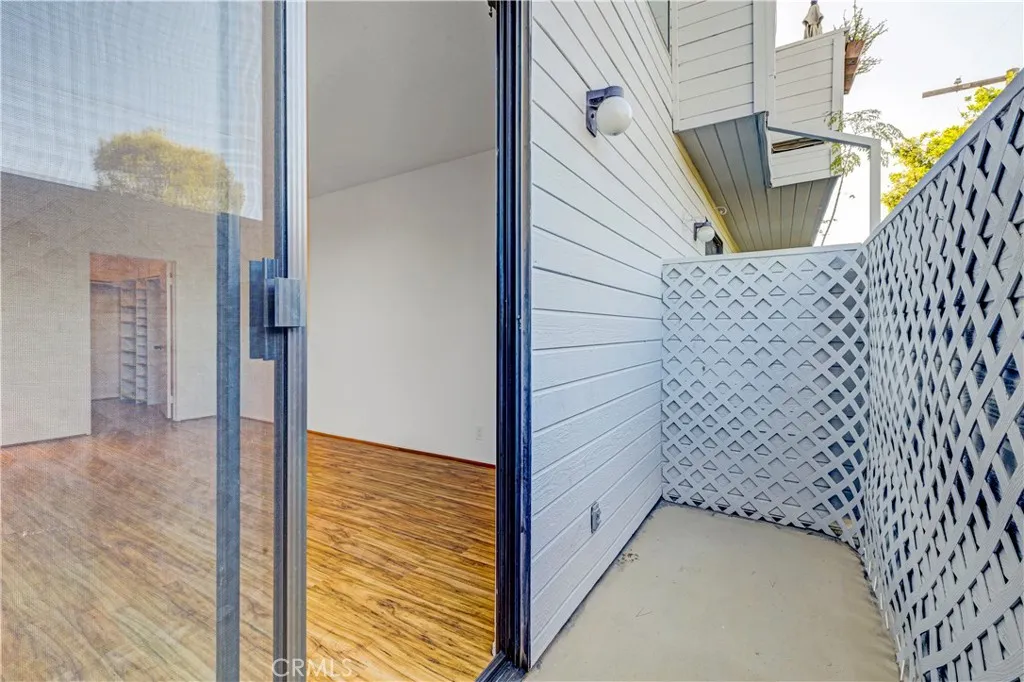 Sherman Oaks, California 91423, United States, 2 Bedrooms Bedrooms, ,2 BathroomsBathrooms,Residential,Active,93284