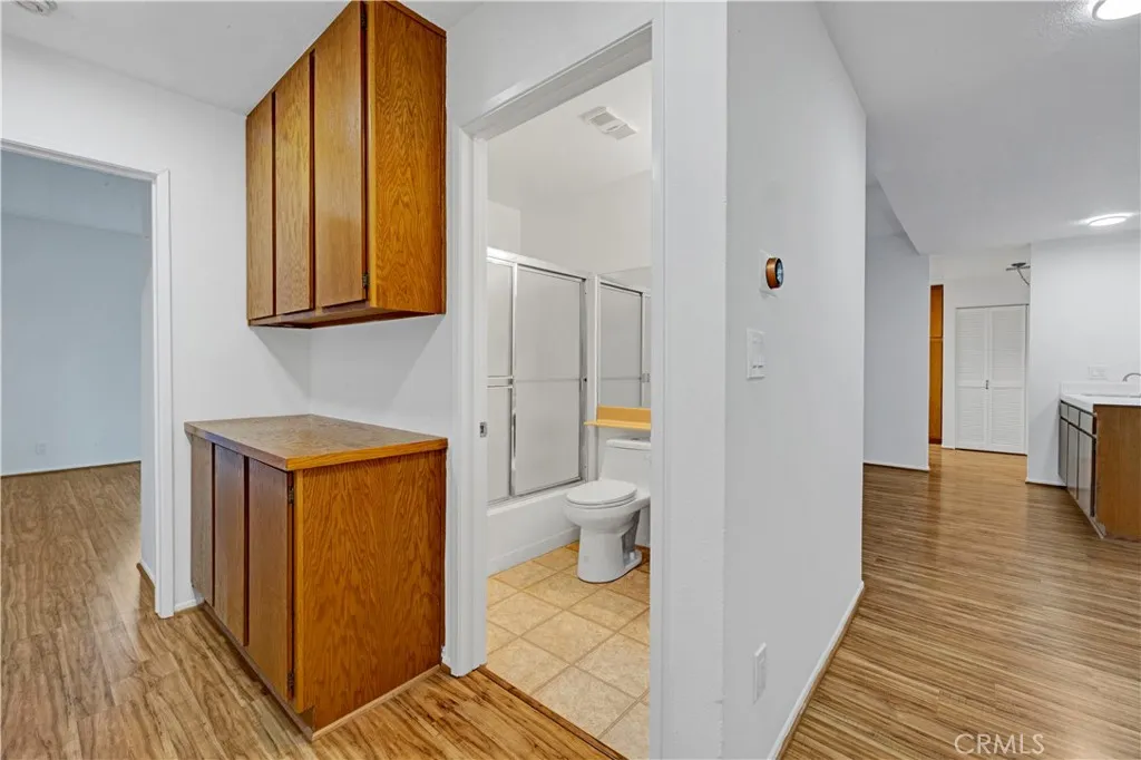 Sherman Oaks, California 91423, United States, 2 Bedrooms Bedrooms, ,2 BathroomsBathrooms,Residential,Active,93284