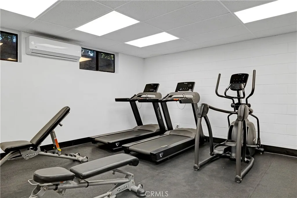 Sherman Oaks, California 91423, United States, 2 Bedrooms Bedrooms, ,2 BathroomsBathrooms,Residential,Active,93284