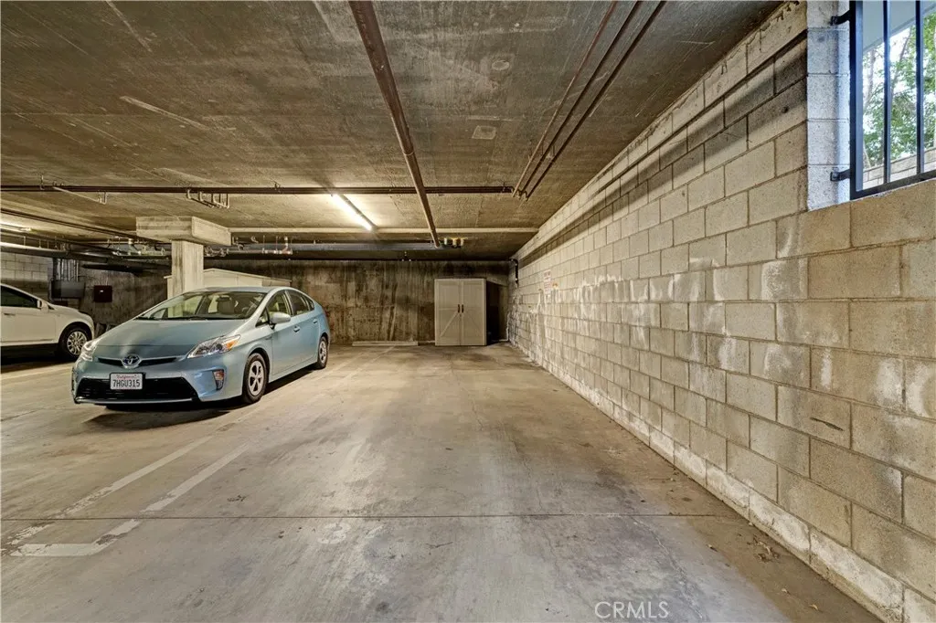 Sherman Oaks, California 91423, United States, 2 Bedrooms Bedrooms, ,2 BathroomsBathrooms,Residential,Active,93284