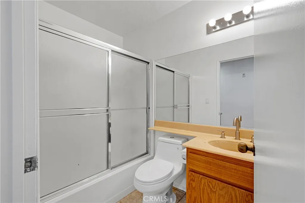 Sherman Oaks, California 91423, United States, 2 Bedrooms Bedrooms, ,2 BathroomsBathrooms,Residential,Active,93284