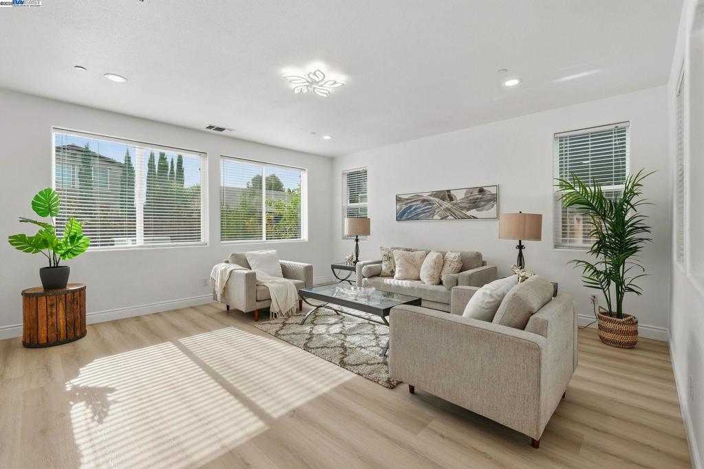 BRENTWOOD - Residential