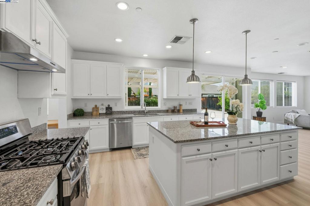 BRENTWOOD - Residential