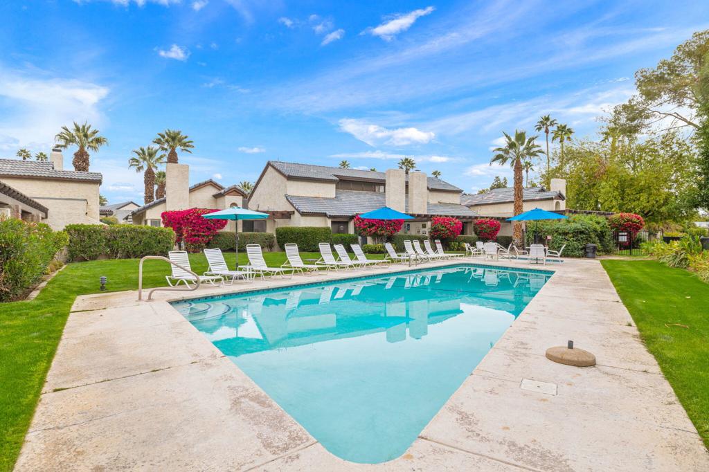 Los Pueblos - Residential