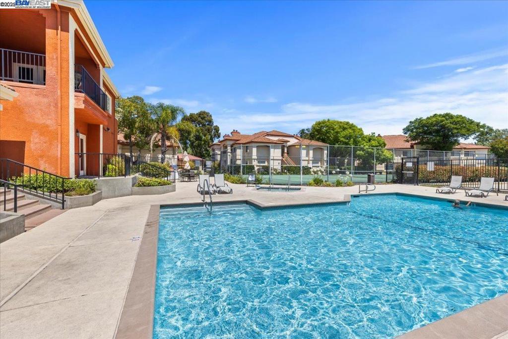 ALAMO CREEK VLGE - Residential