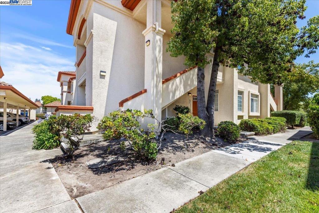 ALAMO CREEK VLGE - Residential