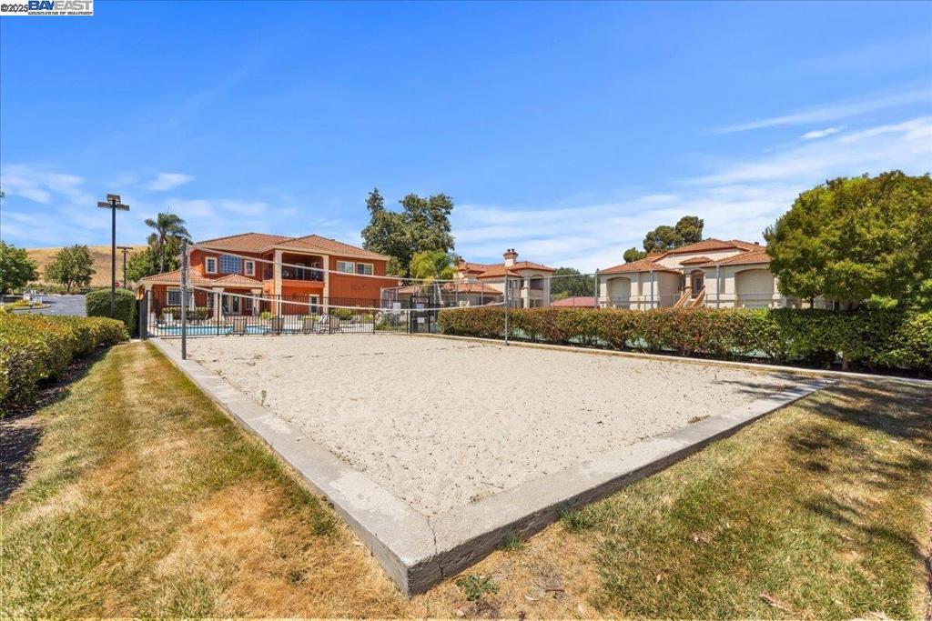 ALAMO CREEK VLGE - Residential