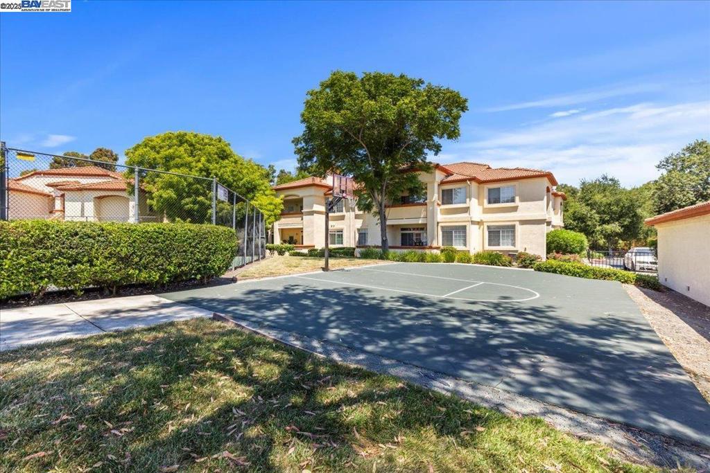 ALAMO CREEK VLGE - Residential