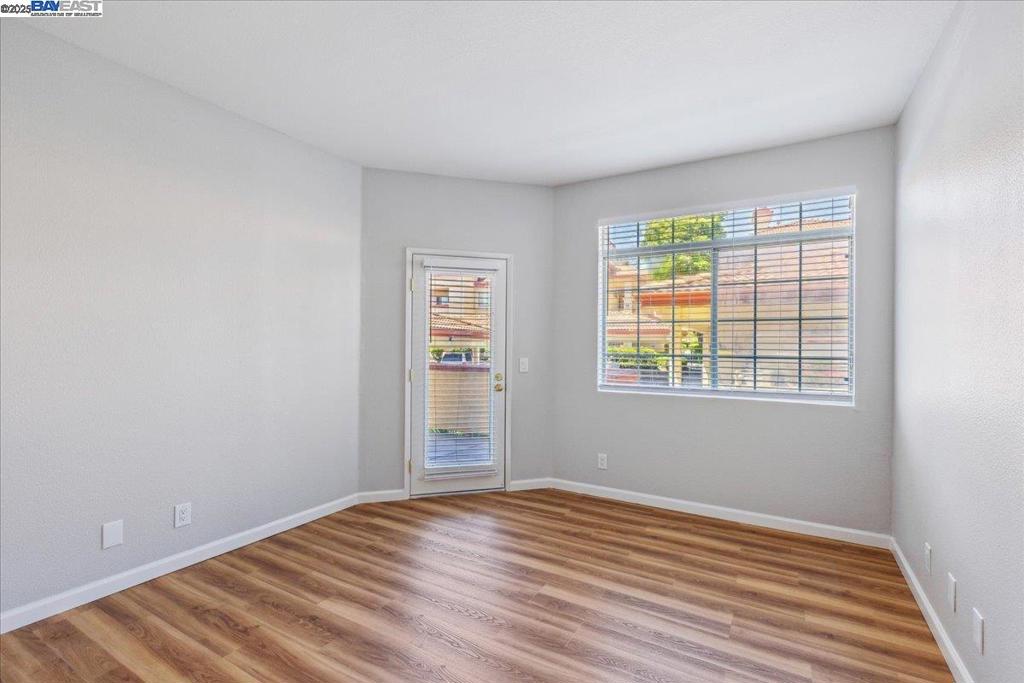 ALAMO CREEK VLGE - Residential