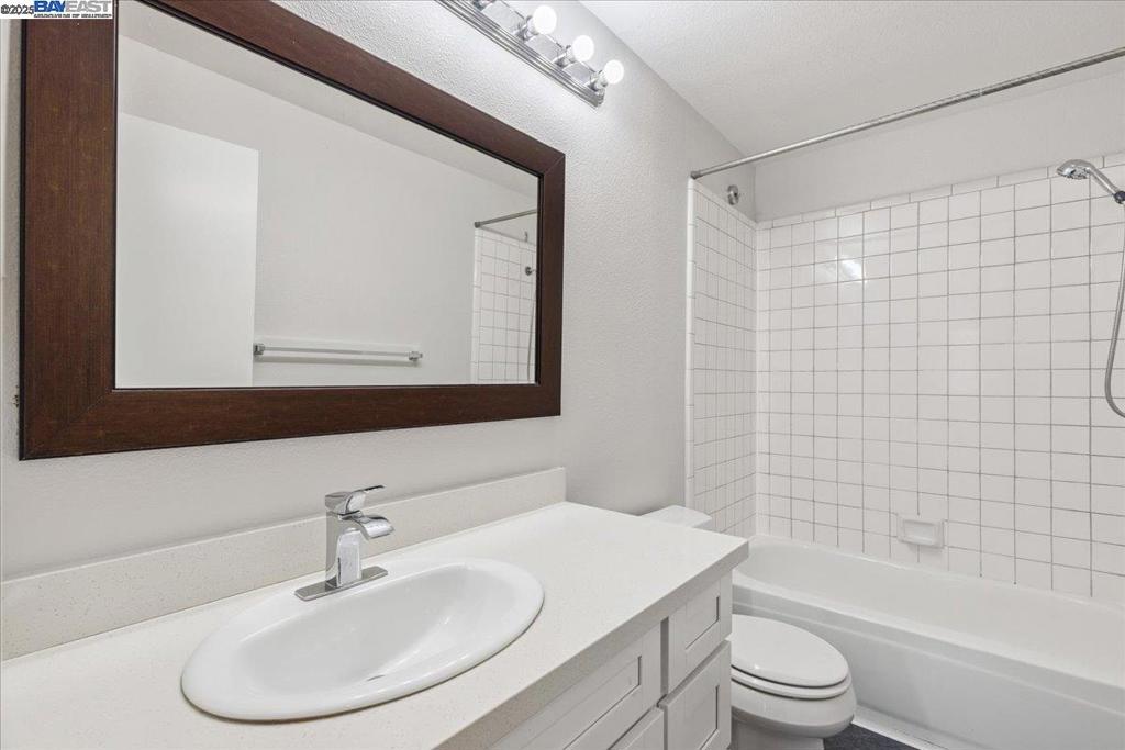 ALAMO CREEK VLGE - Residential