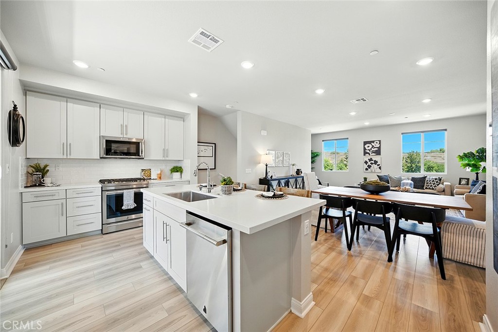 1425 W Sunrise Lane