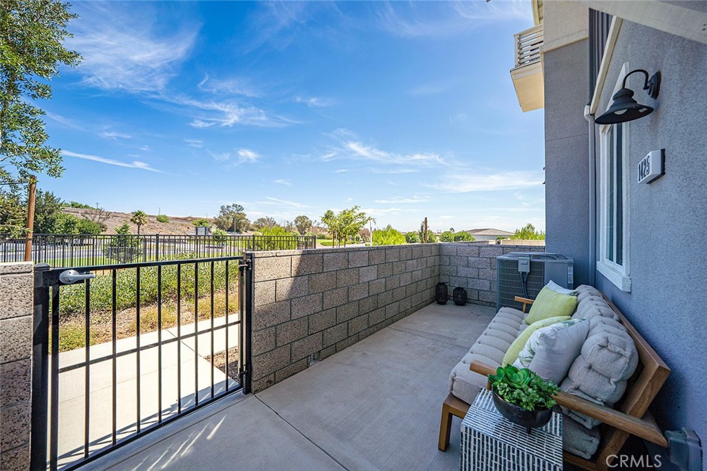 1425 W Sunrise Lane