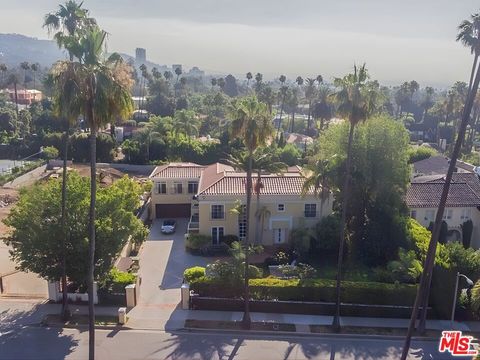 Photo of 910 N Crescent Drive, Beverly Hills, CA 90210 (MLS # 26664739)