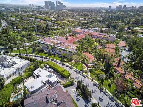 Photo of 910 N Crescent Drive, Beverly Hills, CA 90210 (MLS # 26664739)