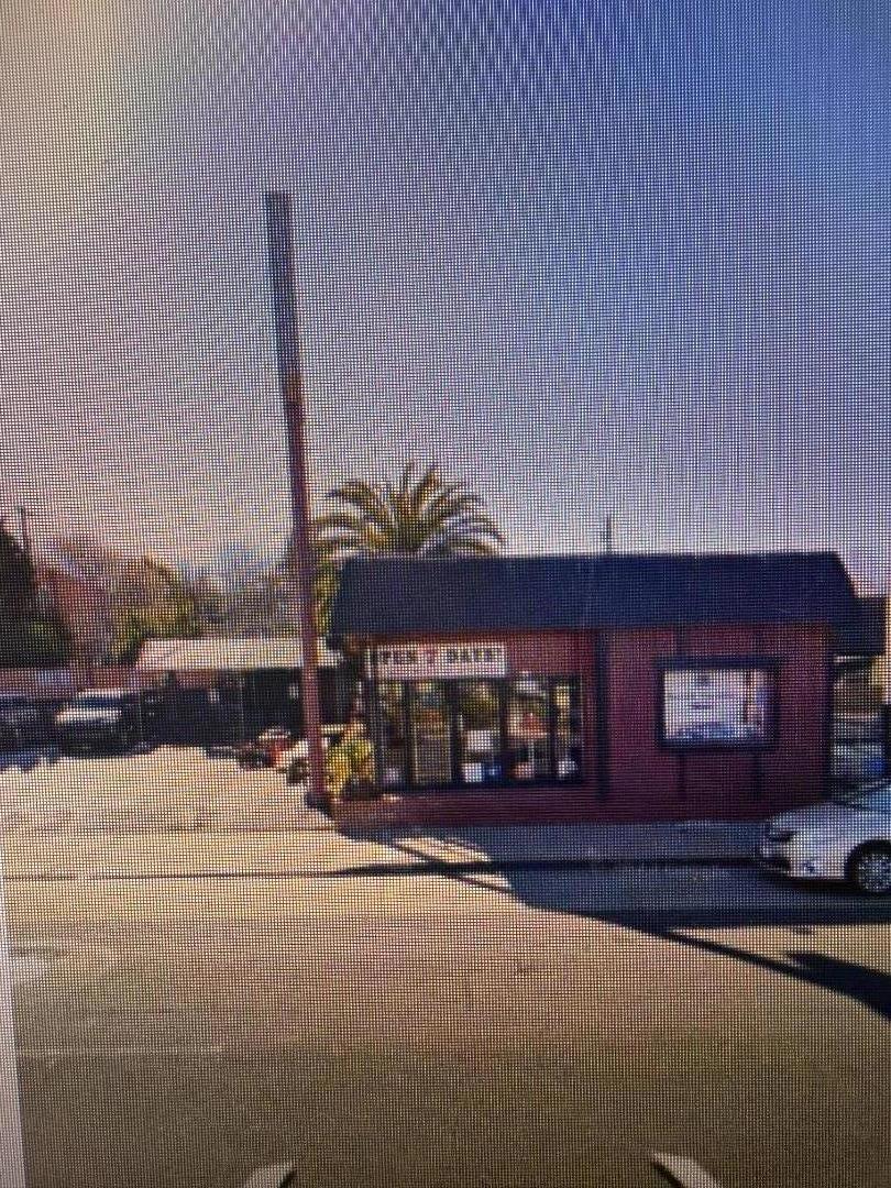 223 El Camino Real