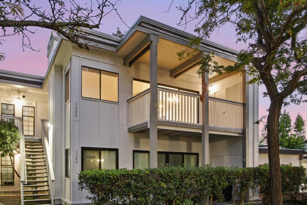 1322 Woodside Road
