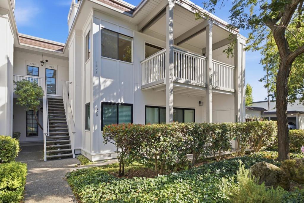 1322 Woodside Road