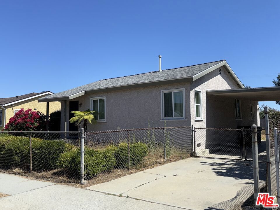 Probate Sale! This property will be offered at a live auction at the property site on Sunday, August 3, 2025 at 04:15 PM. Auction day registration will be from 3:30 PM to 04:15 PM. This Single Family Home built in 1943 features 2 bedrooms and 1 bathroom +/-764 Sq Ft of living space, +/-5,534 Sq Ft lot, APN: 6130-008-005. In order to bid on auction day, ALL BIDDERS MUST HAVE IN THEIR POSSESSION a cashier's check for $10,000 and a blank personal check for the balance of the required 10% deposit (no exceptions). This Property is offered together with improvements thereon as is, where is, with no warranty expressed or implied. This sale is subject to court confirmation and overbid. The timing of the hearing is subject to the courts calendar approximately 2 months from the offer deadline date. After court confirmation there will be a 45-day escrow period. The Seller reserves the right to accept, counter or reject all offers. IN ALL CIRCUMSTANCES, THERE ARE NO FINANCING, APPRAISAL OR INSPECTION CONTINGENCIES. Estate of Hermean Sutton.