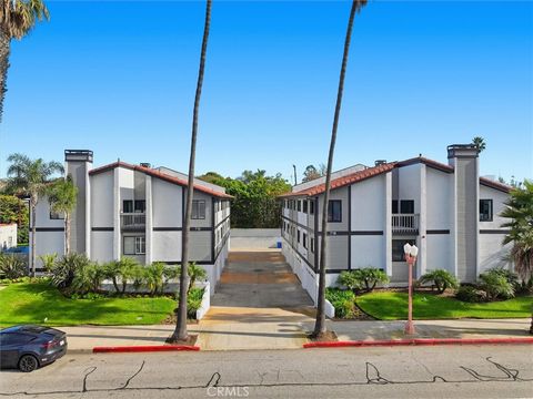 Photo of 718 S Catalina Ave #4, Redondo Beach, CA 90277 (MLS # SB25276655)