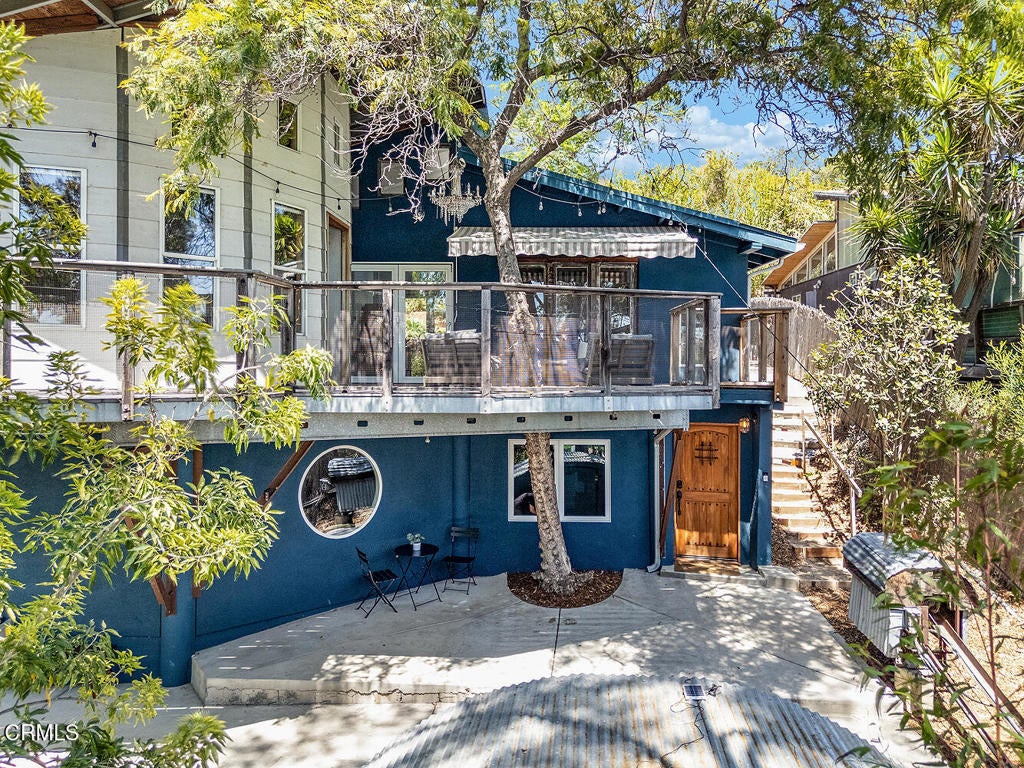 2537 Crestmoore Place