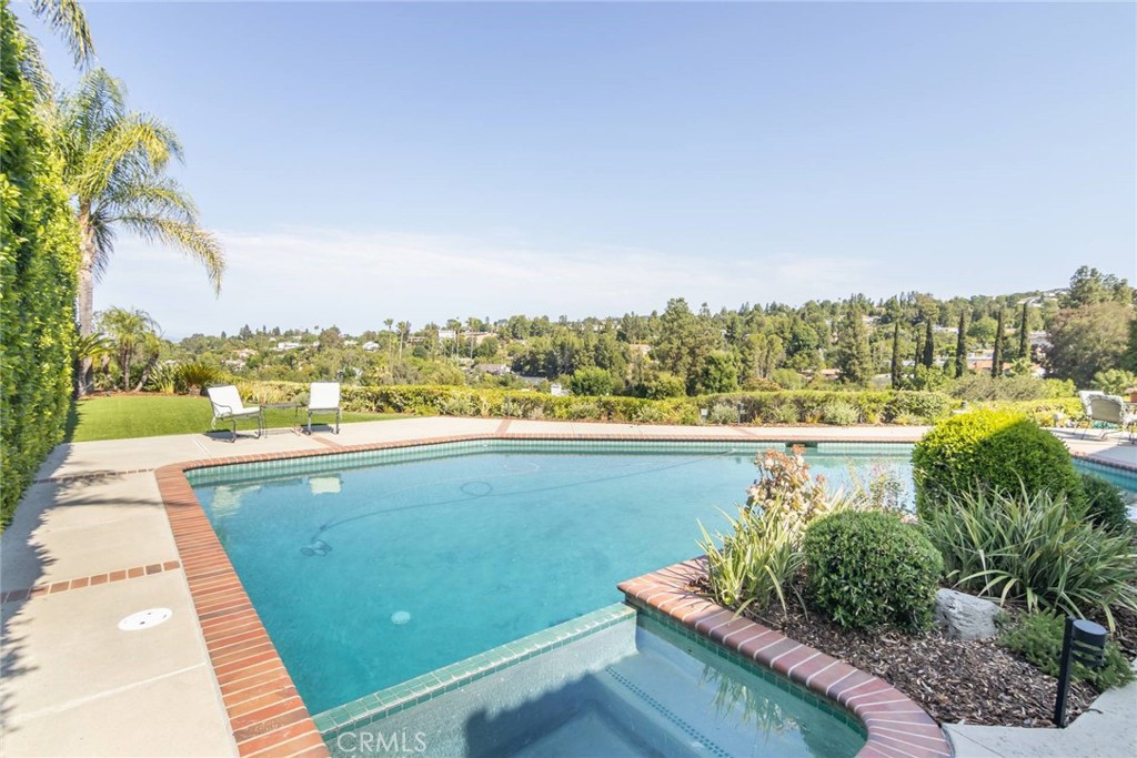 Properties 2 5004 Del Moreno Drive
