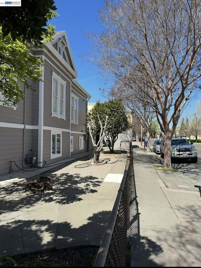 308 W Joaquin Ave