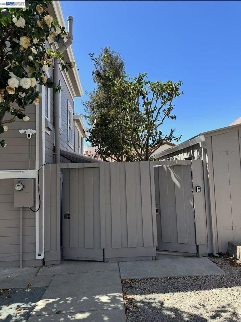 308 W Joaquin Ave