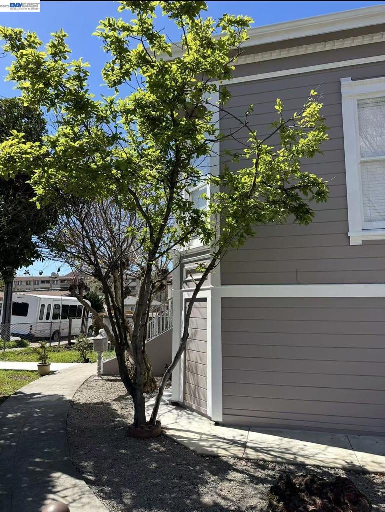 308 W Joaquin Ave