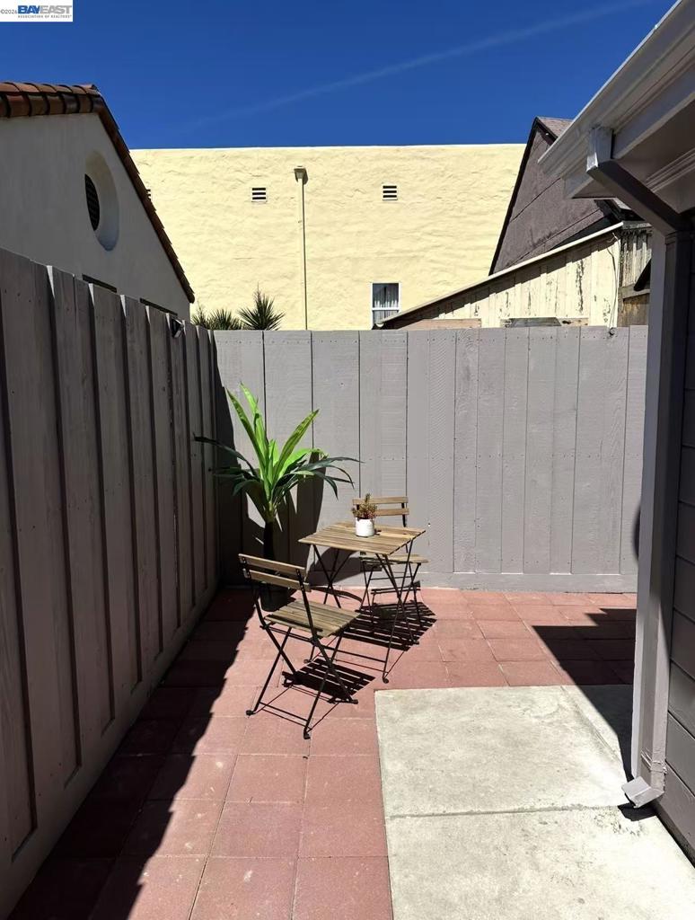 308 W Joaquin Ave