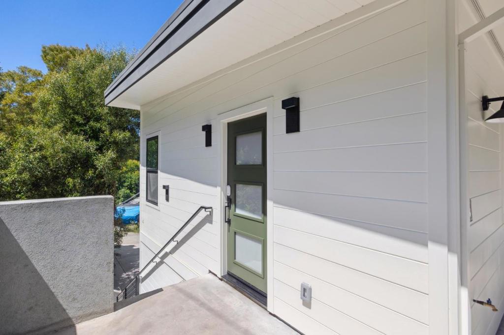 Brand new unit for rent located in Pacifica's sought after Vallemar neighborhood! This cozy residence offers a comfortable and open layout, with a generous living space, one bedroom, and one full bathroom. The modern kitchen boasts beautiful finishes, and a great design perfect for making meals at home. This unit is perfectly located in a beautiful and quiet neighborhood, with easy access to stunning coastal trails and beaches.