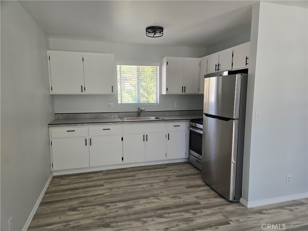 Newly Refurbished 2-Bedroom Apartment for Rent in Big Bear Lake! Looking for the perfect blend of modern living and convenience? This 2-bedroom, 1-bath apartment (approx 700 SqFt) in Big Bear Lake has been fully refurbished and feels like a brand-new home! ? Features You'll Love: Freshly Updated Interior: All-new appliances, flooring, electrical, and plumbing fixtures. Move-in ready and spotless! Unbeatable Location: Steps from the free Big Bear transit system—just cross the street to catch the bus to anywhere in the valley! Minutes from ski areas, shopping districts, and the lake. A 3-minute walk to the Performing Arts Center for local entertainment. Optional Garage: Available for an additional $500/month. ?? Details: Rent: $1,750/month Bedrooms/Bathrooms: 2 beds, 1 bath Don’t miss out on this perfectly located, completely updated apartment. Whether you're commuting, exploring, or relaxing at home, this place has it all! ?? Call now for more details or to schedule a viewing! ??
